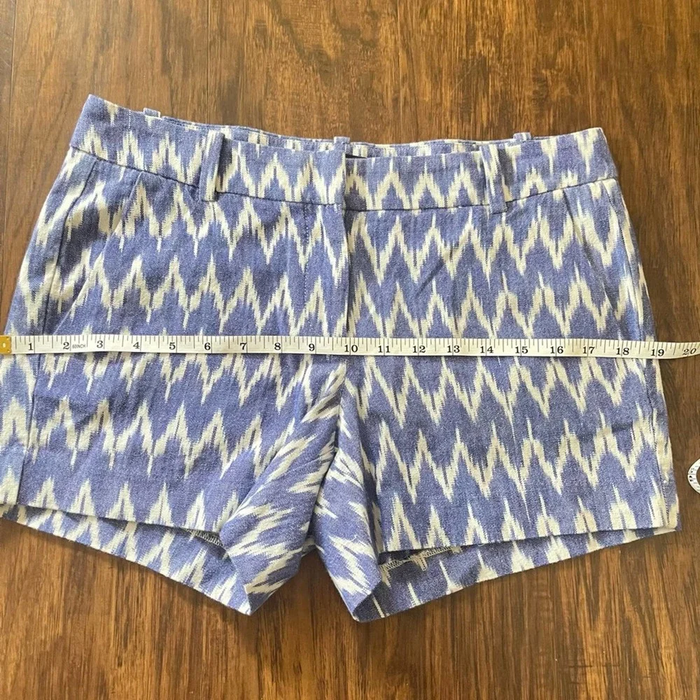 J. Crew Ikat Blue and White Zig Zag Shorts Size 4 - Picture 3 of 8